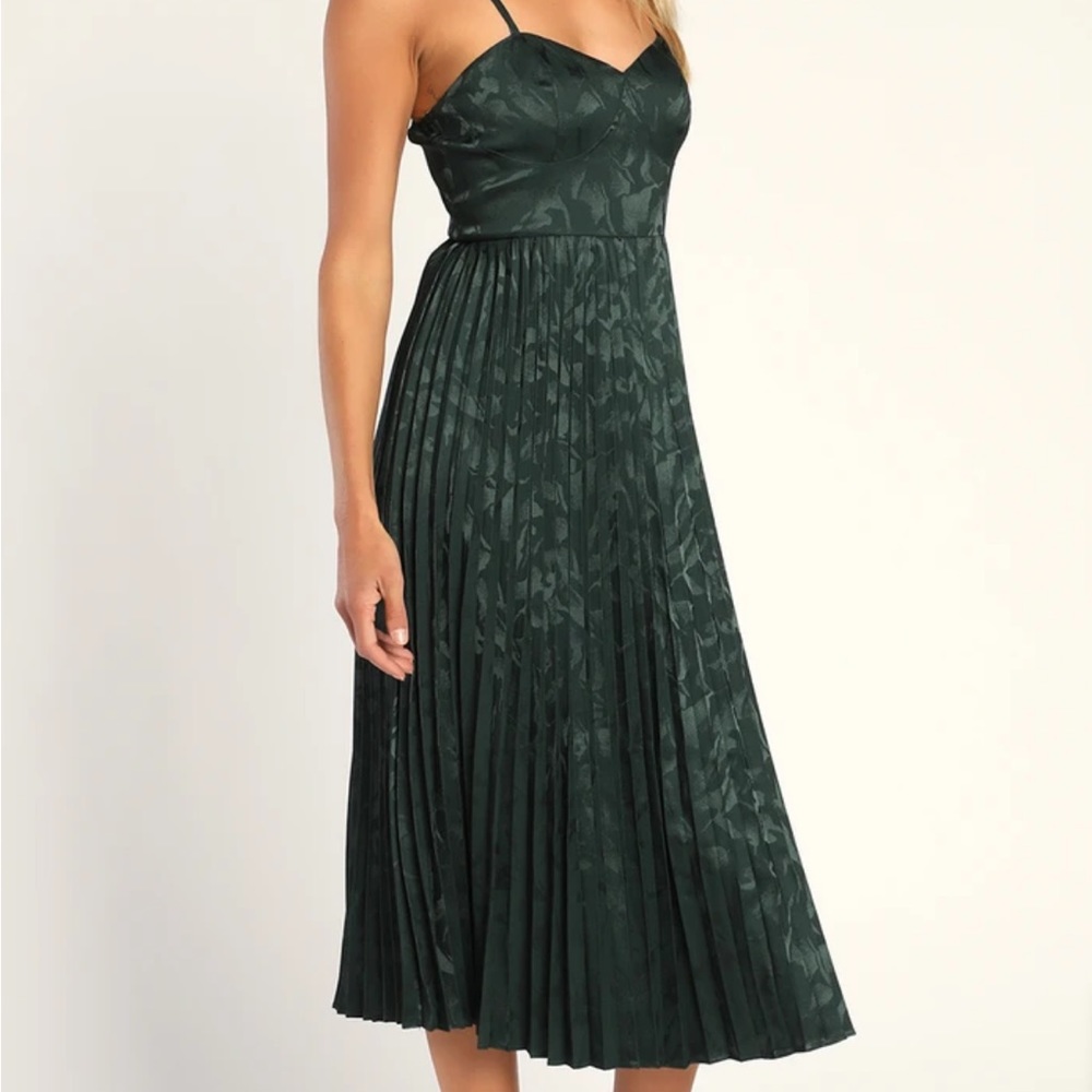 Lulus Chic Sensibility Dark Green Satin Jacquard Pleated Midi Dress